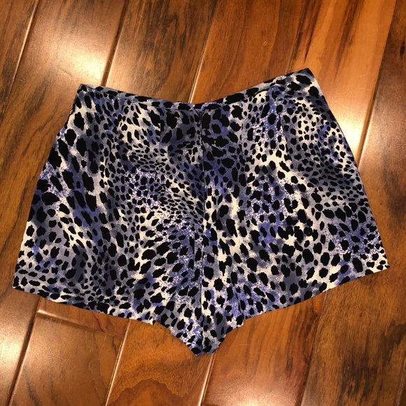 Patterned Soft Shorts - Picture 2 of 3